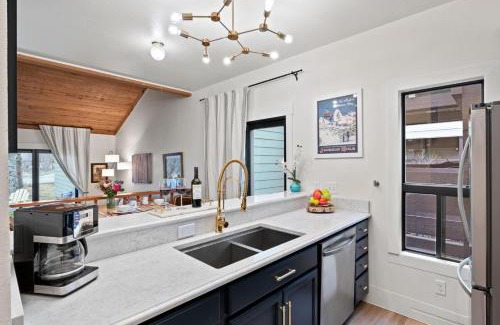 Moose Wilson Road Villa | RMR: Cinquefoil 1612 Condo in The AspensWilsonWY