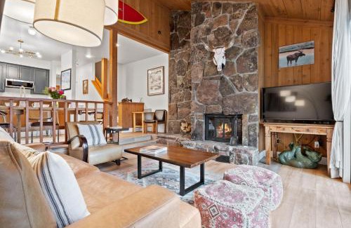 Moose Wilson Road Villa | RMR: Cinquefoil 1612 Condo in The AspensWilsonWY