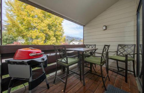 Moose Wilson Road Apartamento | RMR: Cinquefoil 1613 Condo in The AspensWilsonWY