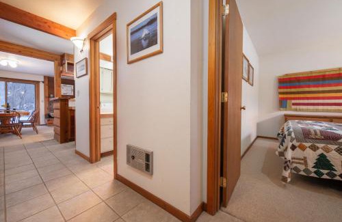 Moose Wilson Road Apartamento | RMR: Columbine 1011 Condo in The AspensWilsonWY