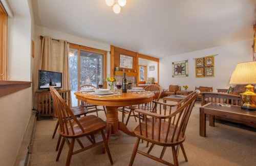 Moose Wilson Road Apartamento | RMR: Columbine 1011 Condo in The AspensWilsonWY