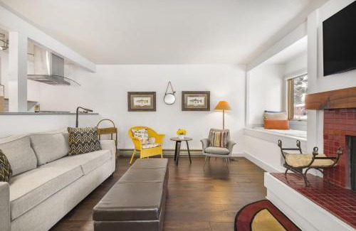Moose Wilson Road Apartamento | RMR: Hawthorne 214 Condo in The AspensWilsonWY