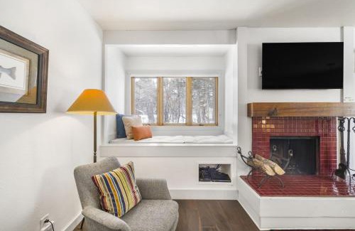 Moose Wilson Road Apartamento | RMR: Hawthorne 214 Condo in The AspensWilsonWY