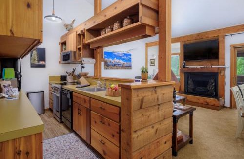 Moose Wilson Road Apartamento | RMR: Hawthorne 222 Condo in The AspensWilsonWY