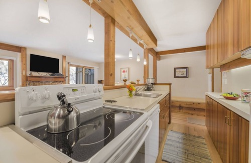 Moose Wilson Road Condominio | RMR: Juniper 112 Condo in The Aspens/Wilson,WY