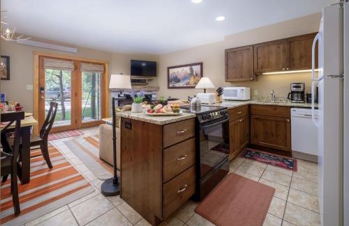 Moose Wilson Road Apartamento | RMR: Spruces 6 Condo in The AspensWilsonWY