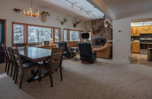 Teton Village Casa | RMR: Stock House in Teton Village