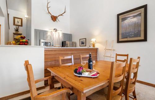 Moose Wilson Road Apartamento | RMR: Wheatgrass 2222 Condo in The AspensWilsonWY