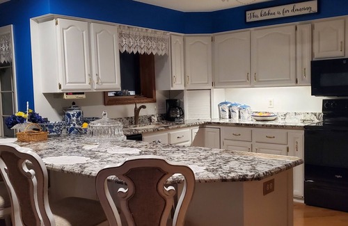 Honey Creek Casa | RNC EXECUTIVE 3 1/2 ACRE WOODED PRIVATE SINGLE FAMILY 30 MINS TO DOWNTOWN MKE