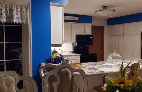 Honey Creek Casa | RNC EXECUTIVE 3 1/2 ACRE WOODED PRIVATE SINGLE FAMILY 30 MINS TO DOWNTOWN MKE