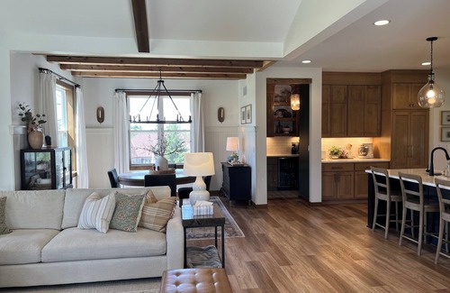 Village of Richfield Casa | RNC? Executive Ranch on 1.5 acres w/ private patio inc hot tub. 30 min to MKE