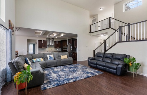 Brookfield Casa | RNC RENTAL- Spacious 5-bedroom house in Menomonee Falls