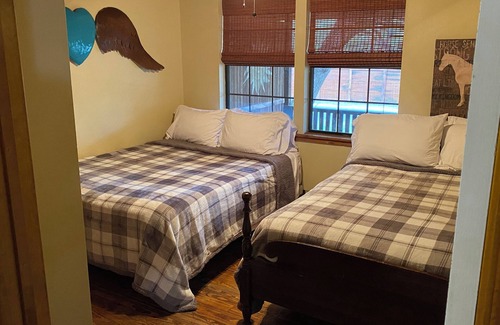 Leakey Casa | Road House corner of Oak Hill Ln and Evergreen. Great house for family time.