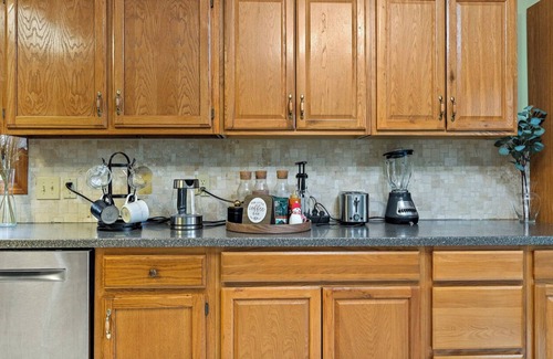 Columbus Casa | Roadmap Lodging: Garden Oasis by Cedarcrest