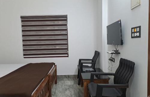 Elappara Cabina | Roadway Inn