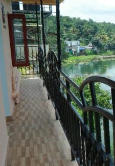 Elappara Cabina | Roadway Inn