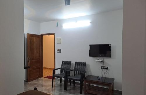 Elappara Cabina | Roadway Inn