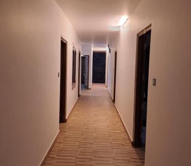 Elappara Cabina | Roadway Inn