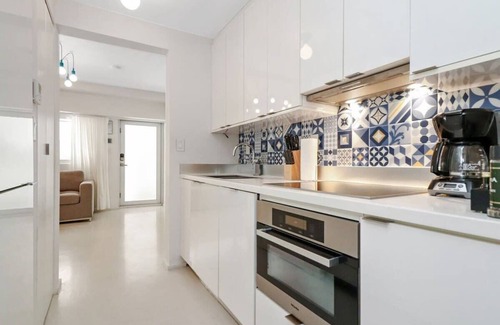 South Pointe Casa | Roami at 250 Collins | Pool | Next to Beach |1 Bed