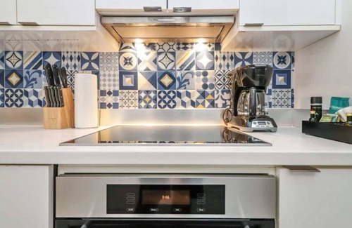 South Pointe Casa | Roami at 250 Collins | Pool | Next to Beach |1 Bed