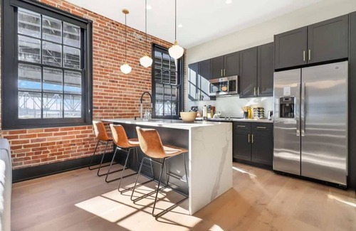 Arts/Warehouse District Casa | Roami at The Lola | Group Friendly | 4 Bedroom Apt