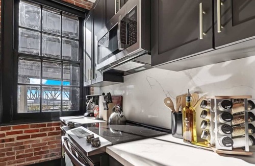 Arts/Warehouse District Casa | Roami at The Lola | Group Friendly | 4 Bedroom Apt