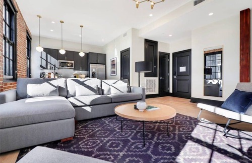 Arts/Warehouse District Casa | Roami at The Lola | Group Friendly | 4 Bedroom Apt