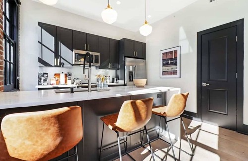 Arts/Warehouse District Casa | Roami at The Lola | Group Friendly | 4 Bedroom Apt