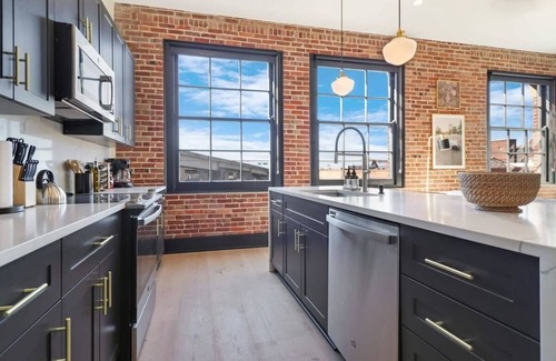 Arts/Warehouse District Casa | Roami at The Lola | Group Friendly | 7 Bed Combo