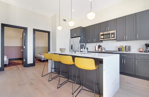 Arts/Warehouse District Casa | Roami at The Lola | Group Friendly | 7 Bed Combo