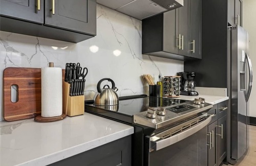 Arts/Warehouse District Casa | Roami at The Lola | Group Friendly | 5 Bed Combo