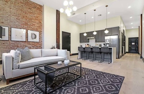 Arts/Warehouse District Casa | Roami at The Lola | Group Friendly | 5 Bed Combo
