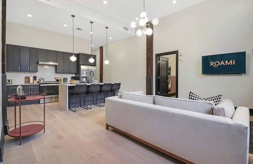 Arts/Warehouse District Casa | Roami at The Lola | Group Friendly | 5 Bed Combo