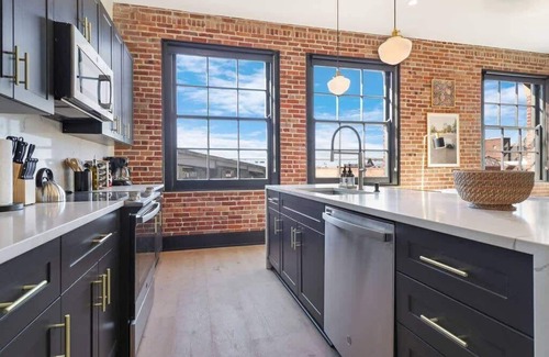 Arts/Warehouse District Apartamento | Roami at The Lola | Near Bourbon St. | 3 Bedroom