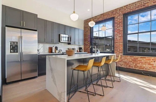 Arts/Warehouse District Apartamento | Roami at The Lola | Near Bourbon St. | 3 Bedroom