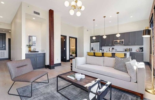 Arts/Warehouse District Apartamento | Roami at The Lola | Near Bourbon St. | 3 Bedroom