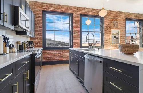 Arts/Warehouse District Apartamento | Roami at The Lola Near Bourbon St 3BR #48