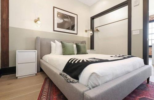 Arts/Warehouse District Apartamento | Roami at The Lola Near Bourbon St 3BR #50