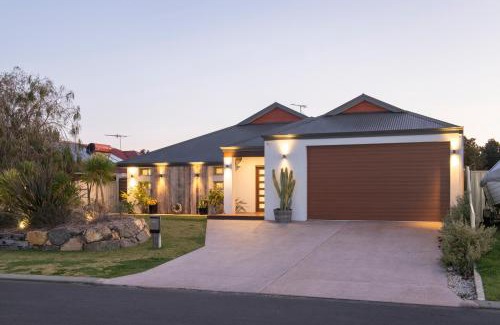 Dunsborough Casa | Roanoke Retreat
