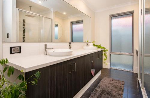 Dunsborough Casa | Roanoke Retreat