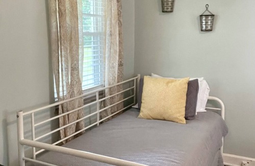 Roanoke Casa | Roanoke Retreat- close to airport & downtown