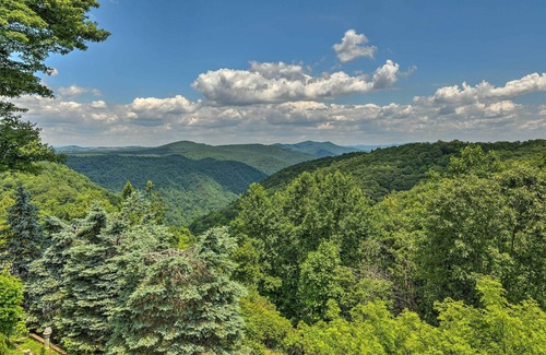 Roaring Gap Casa | Roaring Gap Home w/ Pool Access & Mountain Views!