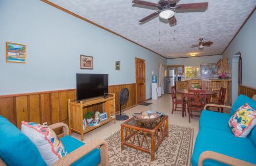 Antoneys Cay Apartamento | Roatan Ocean View - ground floor apts