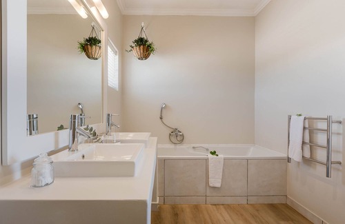 Robberg Beach Casa | Robberg Beach Lodge - Lion Roars Hotels & Lodges