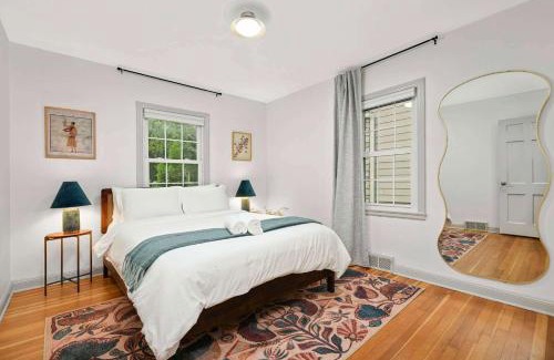 Southwest Minneapolis Casa | Robbin's Nest - Linden Hills - Walk to Creek Trail