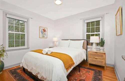 Southwest Minneapolis Casa | Robbin's Nest - Linden Hills - Walk to Creek Trail