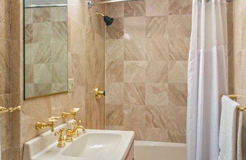 Central Business District Hotel | Robert Treat Hotel