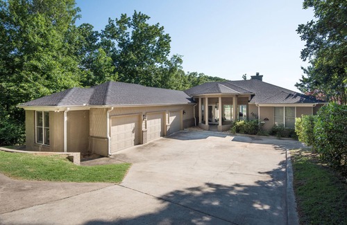 Florence Casa | Robert Trent Jones, Wilson Dam view & Water retreat