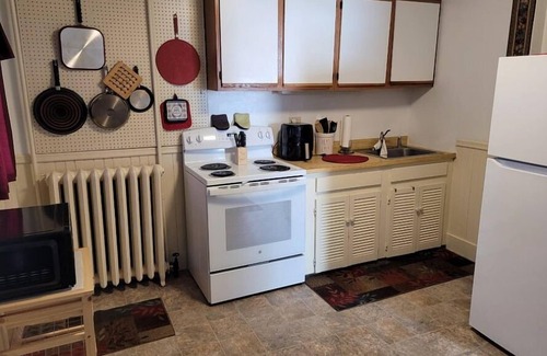 East Haven  Rutland County Apartamento | Roberts ave. Immaculate Rental For Nurses Apt D