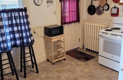 East Haven  Rutland County Apartamento | Roberts ave. Immaculate Rental For Nurses Apt D